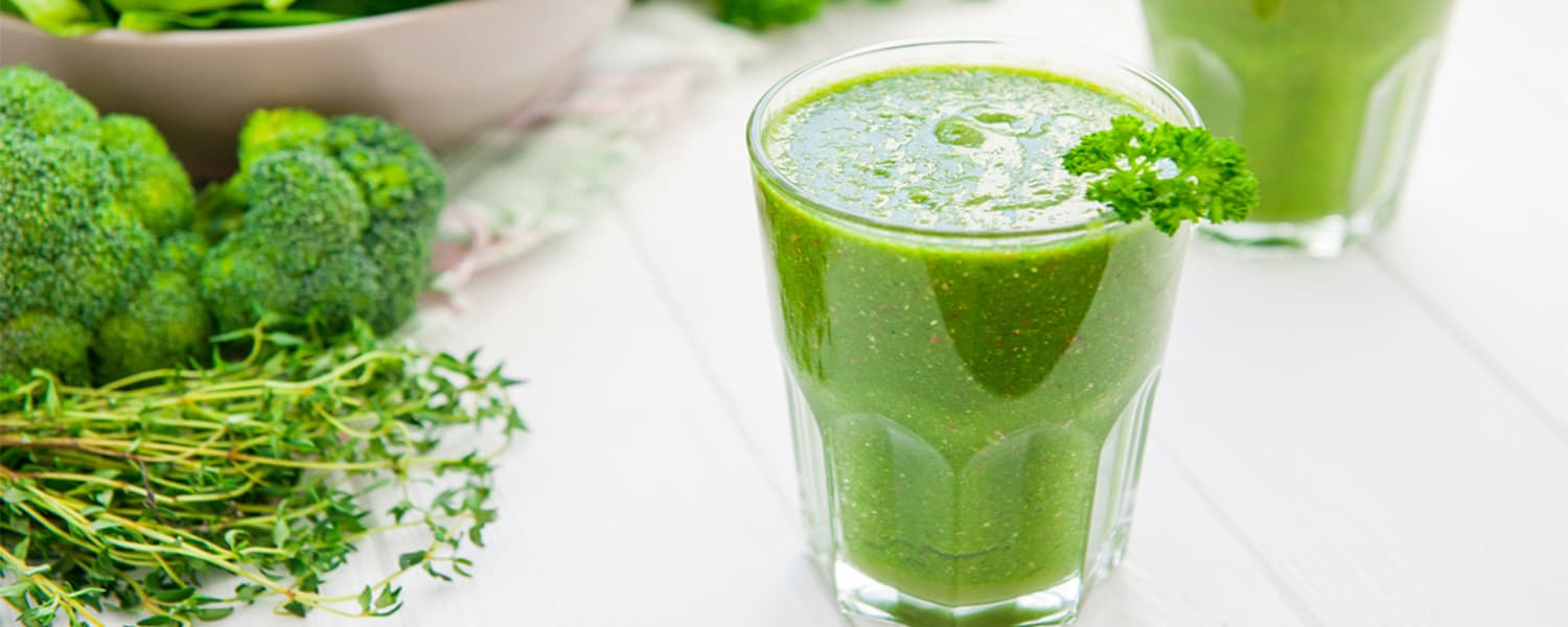 ﻋﺼﯿﺮ اﻟﺴﻤﻮﺛﻲ اﻷﺧﻀﺮ – وﺻﻔﺔ ﻏﻨﯿﺔ ﺑﺎﻟﻔﻮاﻛﮫ واﻟﺨﻀﺮوات