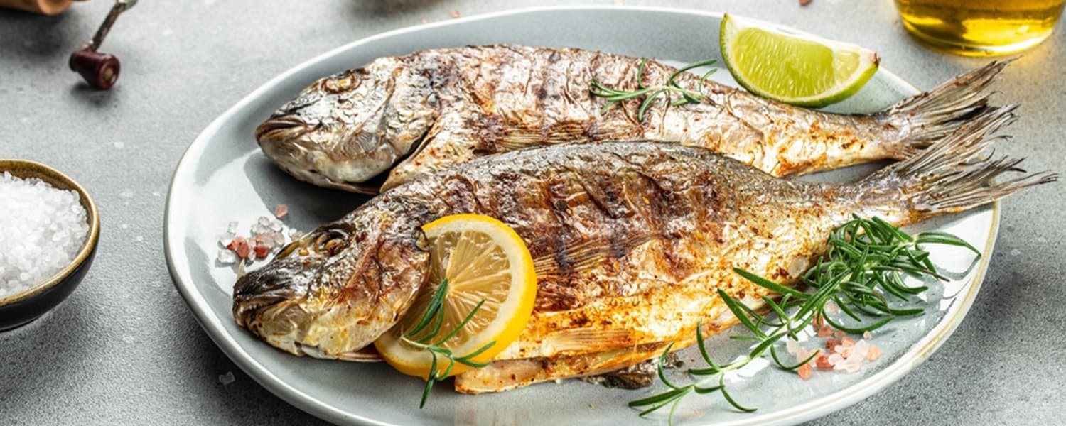 ﺳﻤﻚ ﻣﺸﻮي ﺑﺎﻟﻠﯿﻤﻮن – وﺻﻔﺔ ﺻﺤﯿﺔ وﺳﮭﻠﺔ اﻟﺘﺤﻀﯿﺮ